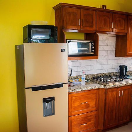 Cozy Modern Upstairs 2 Bed A/C Apt Near 2 Everything Saint Philip Exterior foto