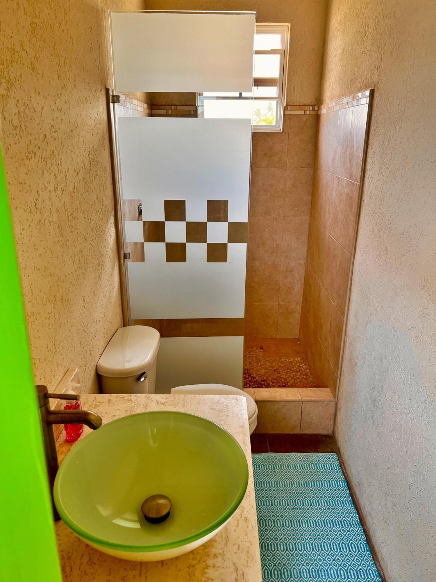 Cozy Modern Upstairs 2 Bed A/C Apt Near 2 Everything Saint Philip Exterior foto