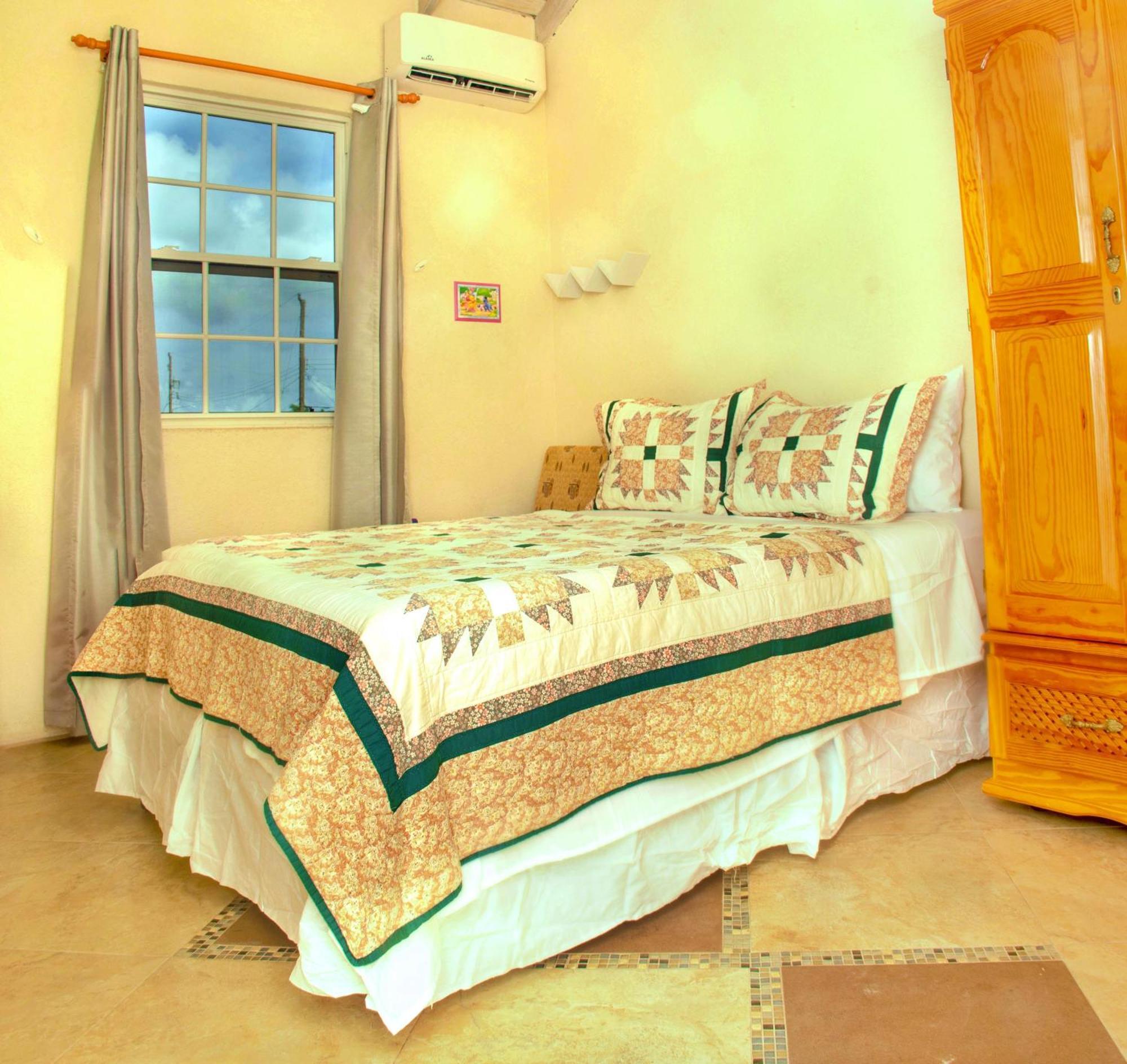 Cozy Modern Upstairs 2 Bed A/C Apt Near 2 Everything Saint Philip Exterior foto