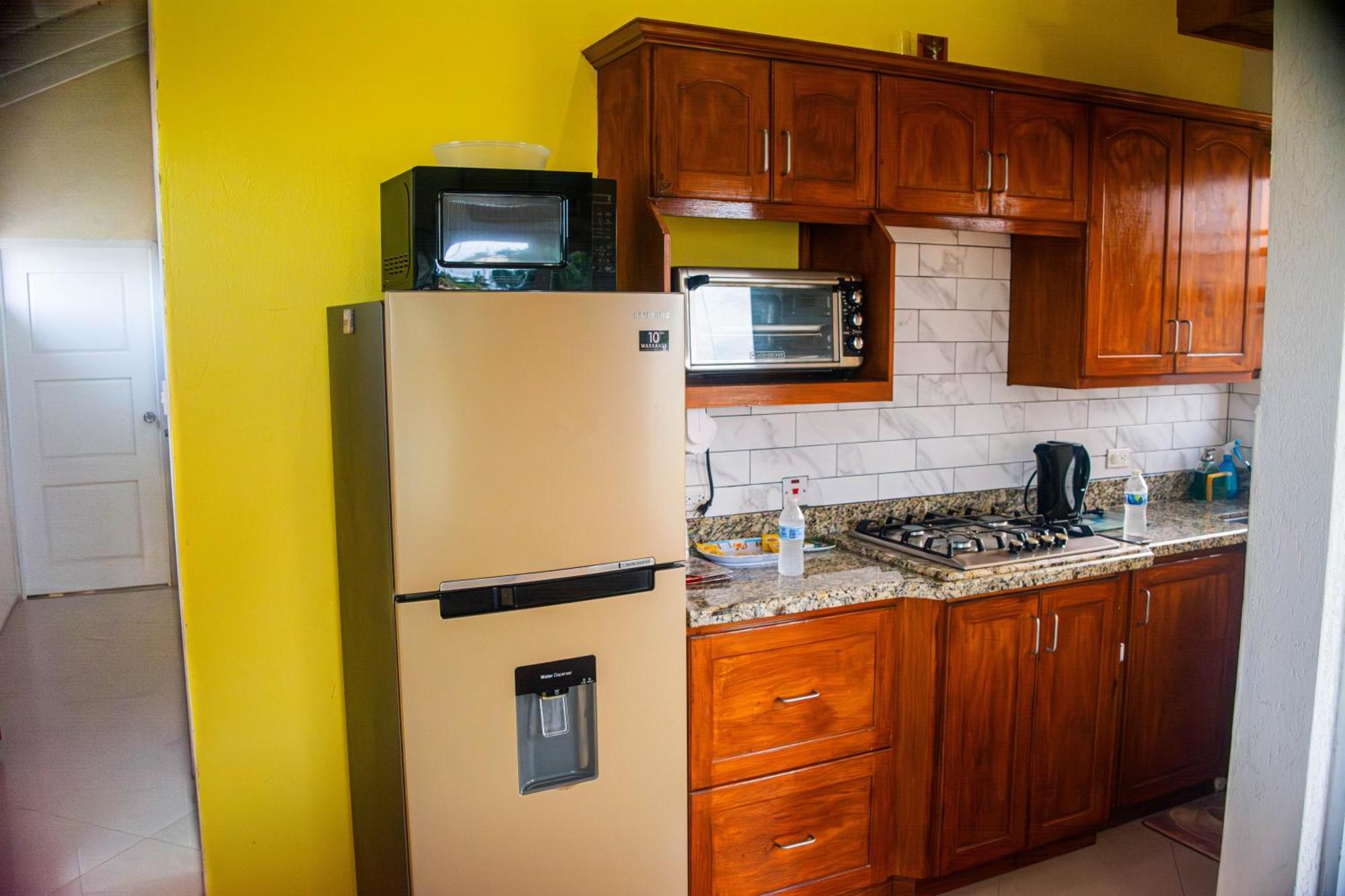 Cozy Modern Upstairs 2 Bed A/C Apt Near 2 Everything Saint Philip Exterior foto